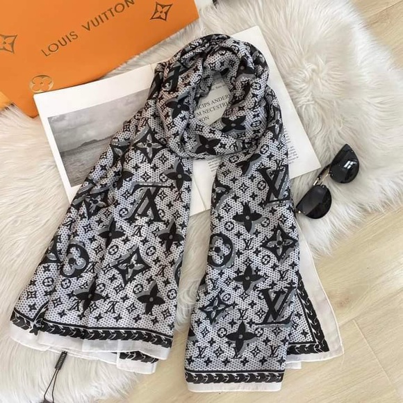 Branded Shawl with paper bag ❤️ - Picture 3 of 15